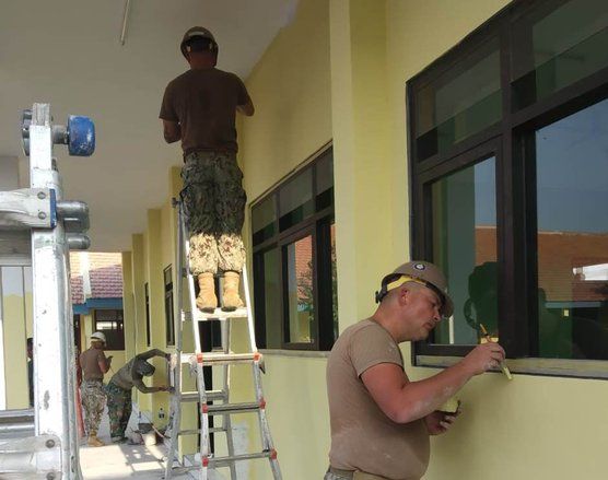 TNI AL dan US Navy Rehab SDN Duduksampeyan untuk Tingkatkan Pendidikan