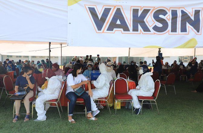 19 Ribu Lebih Warga Surabaya Dapat Vaksin AstraZeneca Dosis Kedua di Lapangan Thor