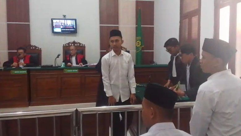 Pembuat Bom Molotov untuk Bakar Gedung Grahadi Jalani Sidang Perdana
