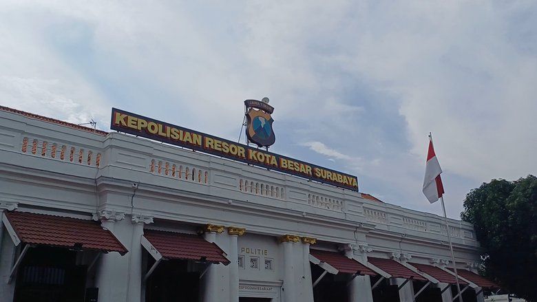 Polrestabes Surabaya Tahan Oknum Polisi Pemeras Dua Mahasiswa