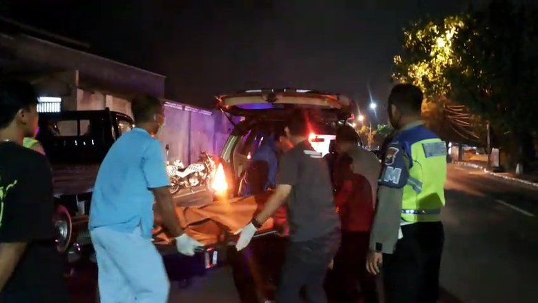 Tabrak Pikap Parkir di Tepi Jalur Tuban-Bancar, Pemotor Meregang Nyawa