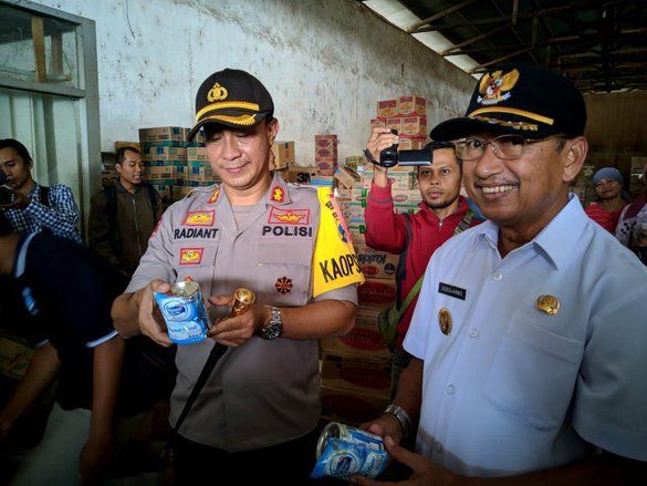 Wabup Ponorogo Temukan Kaleng Susu Rusak dalam Sidak Ramadan