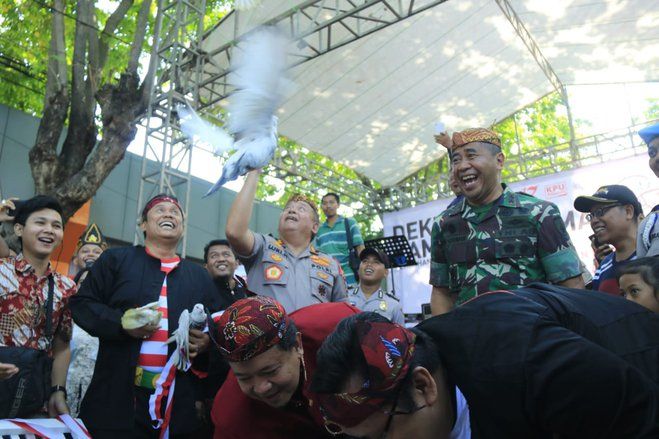 Tindak Tegas Penyebar Hoaks dan Isu SARA