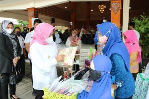 Hari Disabilitas Internasional, Ning Ita Borong Hasil Karya Penyandang Disabilitas Kota Mojokerto