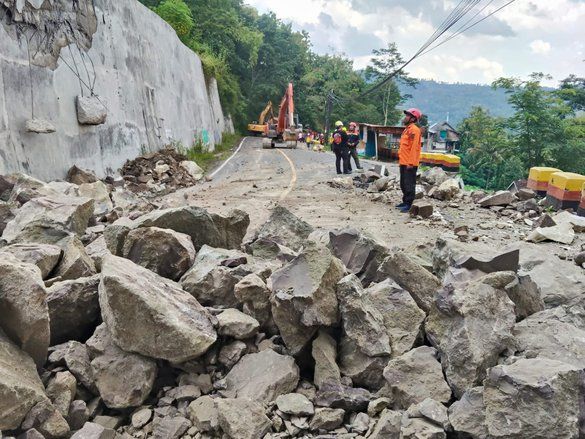 Jalur Trenggalek-Ponorogo Masih Lumpuh akibat Longsor, Polisi Siapkan Jalur Alternatif
