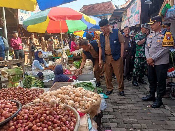 Drainase Tersumbat dan Atap Bocor, Pasar Sayur Caruban Segera Direnovasi