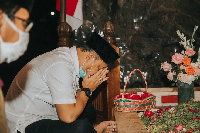 Ingin Serap Spirit Pengabdian, Eri Cahyadi Genggaman Erat di Pusara Bung Karno