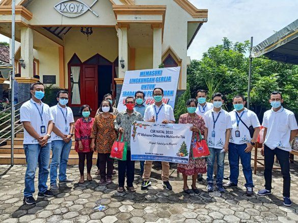 Natal di Tengah Pandemi Covid-19, WOM Finance Bagikan Kasih Natal di Panti Wredha