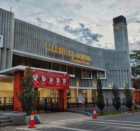 Cara Masjid Al Aqsha Cegah Covid dan Bantu Usaha Warga
