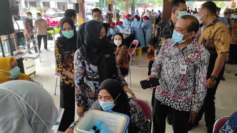 900 Pelayan Publik Divaksin, 9 Ribu Guru Masuk Sasaran Gelombang Kedua