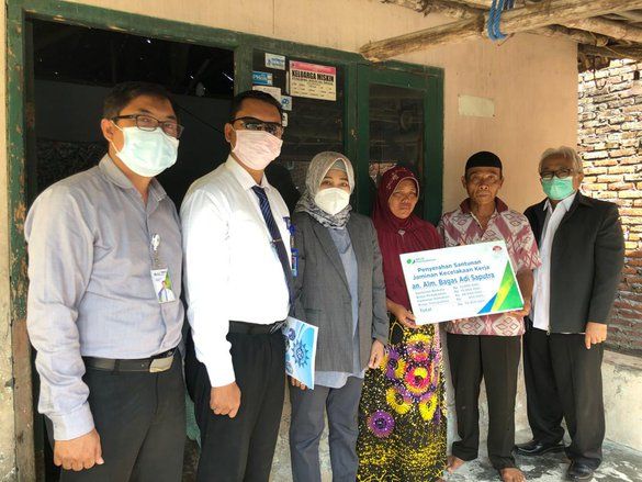 BPJS Ketenagakerjaan Mojokerto Kembali Beri Santunan ke Korban Laka Kerja Siswa Magang