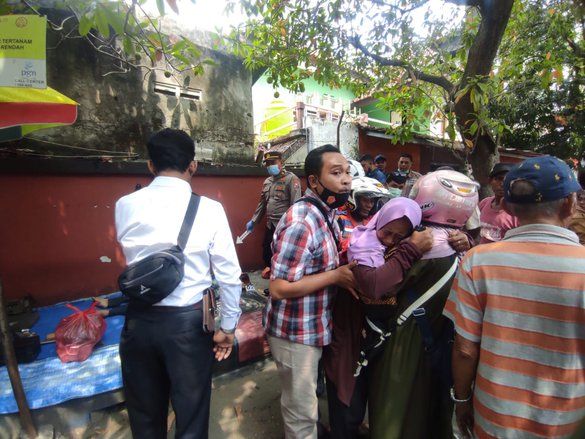 Pamit Dagang, Perempuan di Mojokerto Histeris Lihat Suaminya Meninggal di Lapak Akiknya