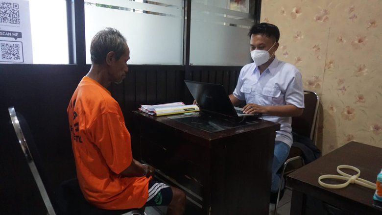 Petani di Mojokerto Ini Tega Tiduri Bocah SD yang Juga Anak Tirinya