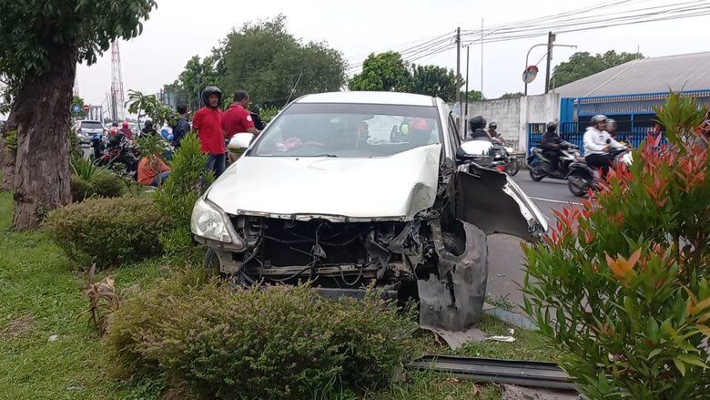 Hendak Buka Bersama, Rombongan asal Ngoro Dihantam Dump Truk Dari Belakang