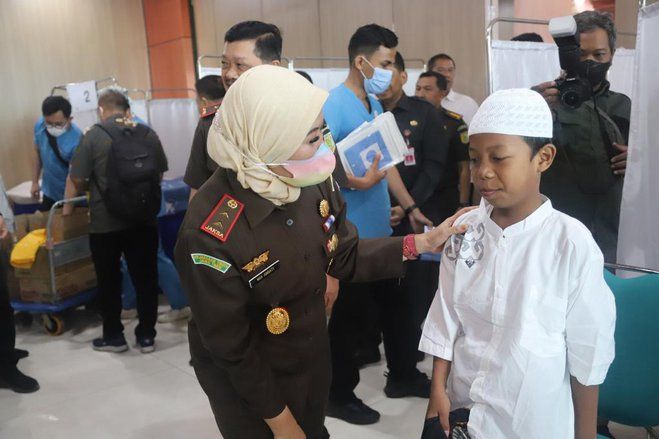 Songsong HBA ke 63, Kejati Jatim Gelar Khitanan Massal