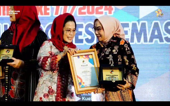 Diskopukmperindag Kota Mojokerto Raih Penghargaan dari Dekopin Jawa Timur