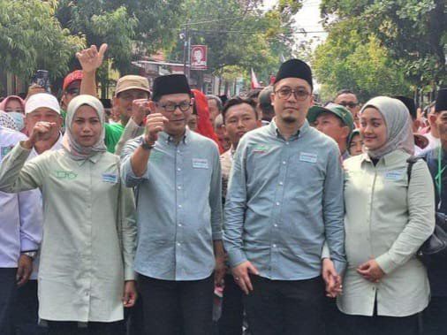 Diusung Tiga Parpol, Ghofur-Firosya Daftar Pertama ke KPU Lamongan