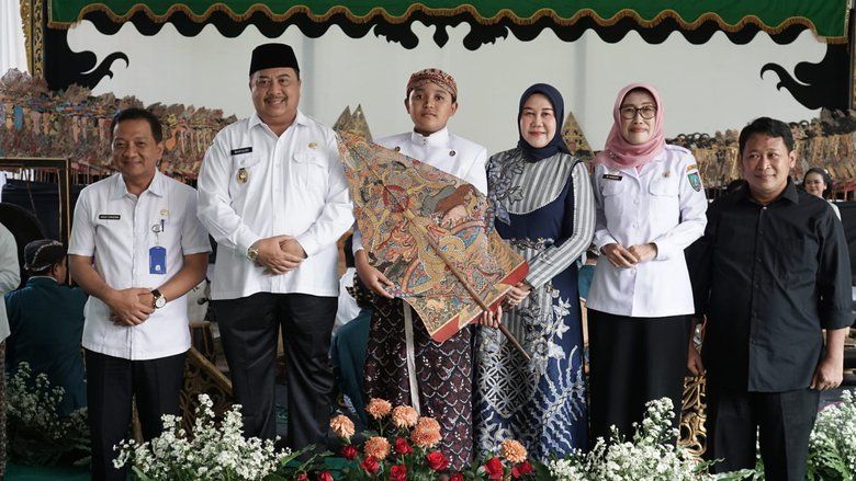 Belajar Wayang bersama Abah Warsubi, Tanamkan Seni Budaya pada Pelajar SD di Jombang