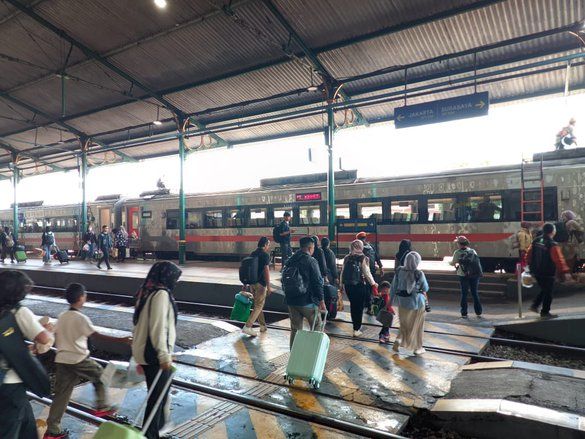 Puncak Kedatangan Penumpang di Daop 7 Madiun Berlangsung pada Malam Natal