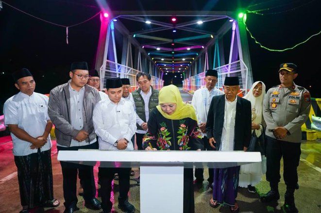 Resmikan Jembatan Bubak Mojokerto, Khofifah: Semoga Membawa Manfaat Besar