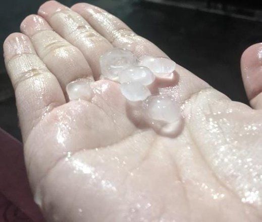 Fenomena Langka, Hujan Es Terjadi di Jombang Saat Menjelang Berbuka