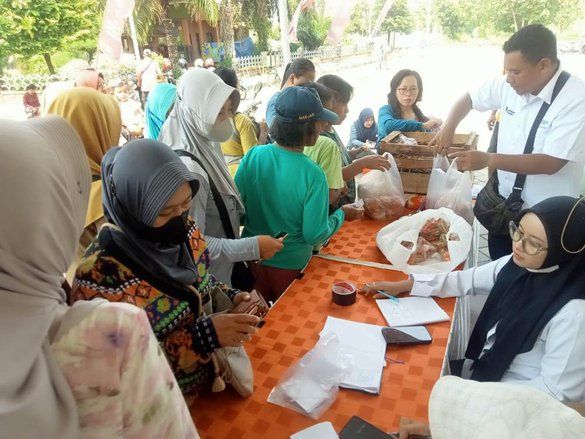 Stabilkan Harga Bahan Pokok, Pemkab Madiun dan Bulog Gelar Bazar Murah