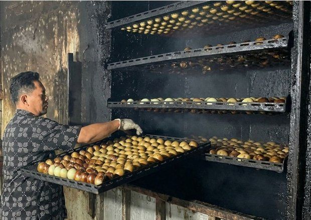 Dari Bejijong Mojokerto, Rasa Telur Asin Asap Ini Menyebar ke Luar Kota