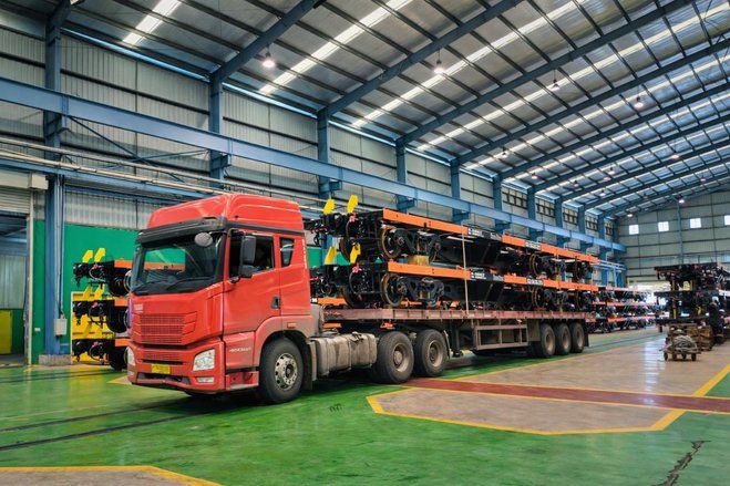 PT INKA Kirim Rangkaian ke-14 Gerbong Datar ke Palembang