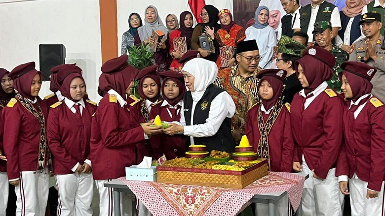 Khofifah Soroti Celana Cingkrang Siswa SRMP 15 Mojokerto, Ini Alasannya
