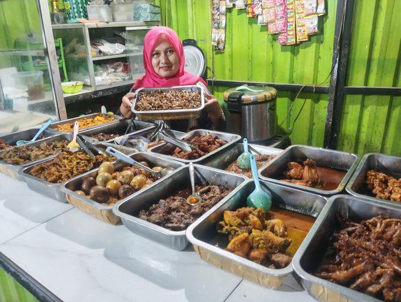Warung Ndeprok Dawarblandong, Buka 24 Jam dengan Menu Nasi Jagung dan Pindang Pedas