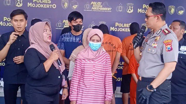 Dicuri Saat Diparkir di Depan Rumah, Korban Menangis Haru saat Motor Ditemukan