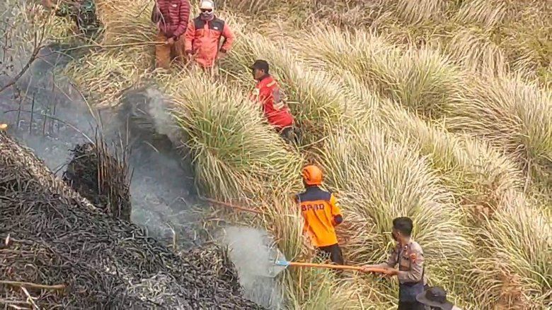 Kebakaran TNBTS Meluas, Wisata Gunung Bromo Ditutup Total Mulai Hari Ini