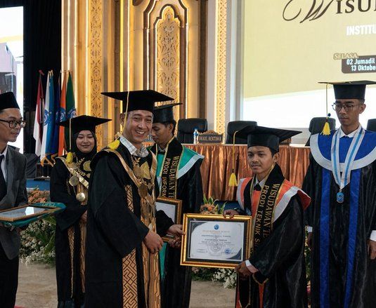 Hadapi Era AI, Lulusan ITAMA Diingatkan Jaga Jati Diri Santri