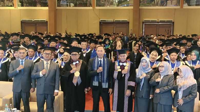 Indonesia Cetak Dua Juta Sarjana Tiap Tahun, Wamen Fauzan: Ijazah Saja Tak Cukup