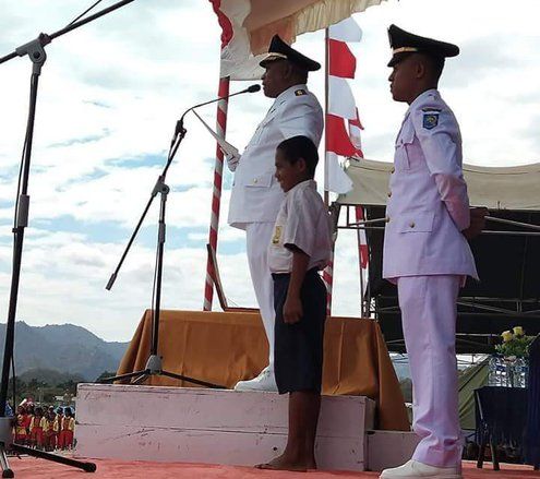 Bocah Panjat Tiang Bendera Dapat Beasiswa Berangkat ke Jakarta