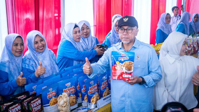 Zulhas Tinjau Kampung Bandeng Gresik, Janji Siapkan Tambak Ikan untuk Dukung MBG 2026
