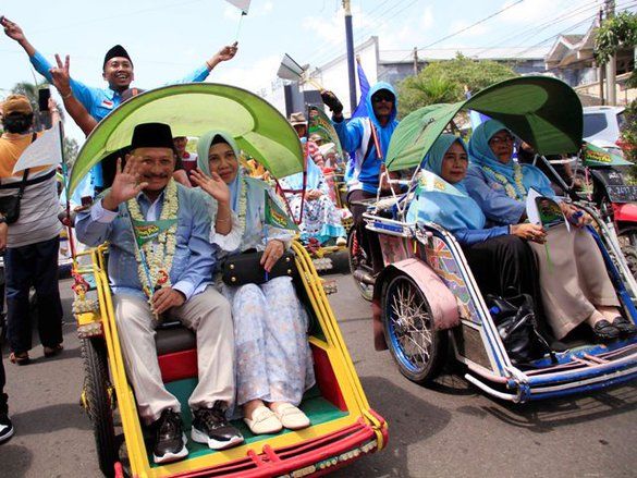 Bung Karna dan Nyai Khoi Daftar Bakal Cabup dan Cawabup ke PPP Situbondo