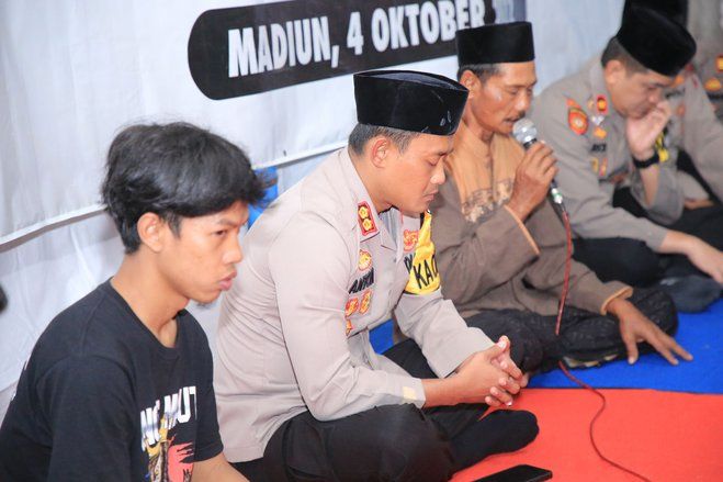Aremania Kabupaten Madiun Gelar Doa untuk Korban Tragedi Kanjuruhan