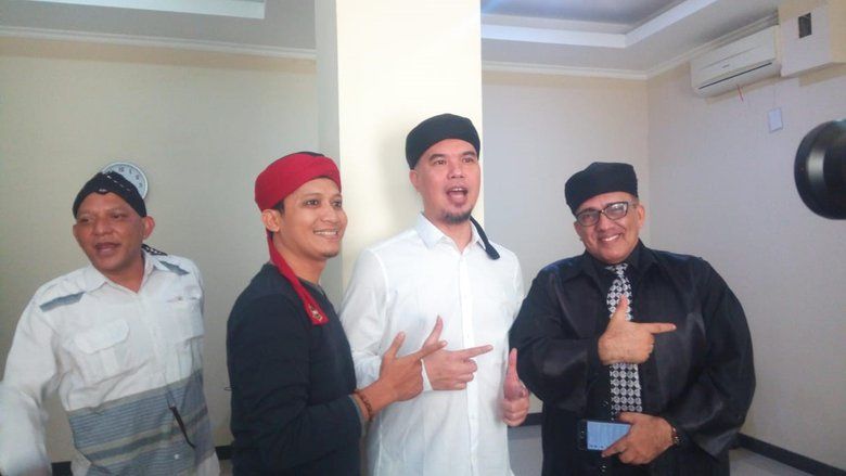 Sidang Kali Ini, Ahmad Dhani Kenakan Peci Imamah