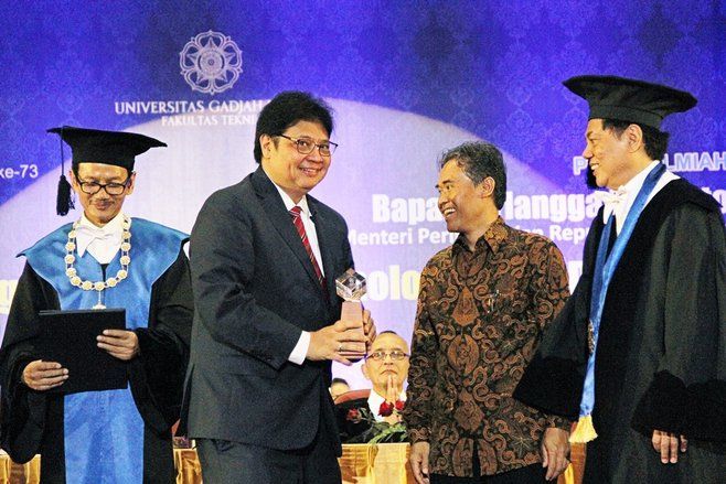 Menperin Raih Herman Johannes Award Bidang Industri 4.0