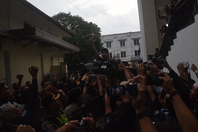 Aksi Berontak Ahmad Dhani Melawan Kekangan Jaksa Pengawal