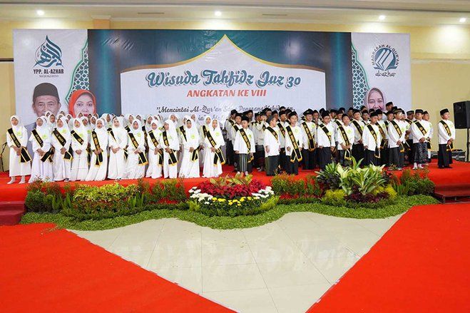 Hadir di Wisuda Tahfidz Al Azhar Mojokerto, Ini Kata Ning Ita