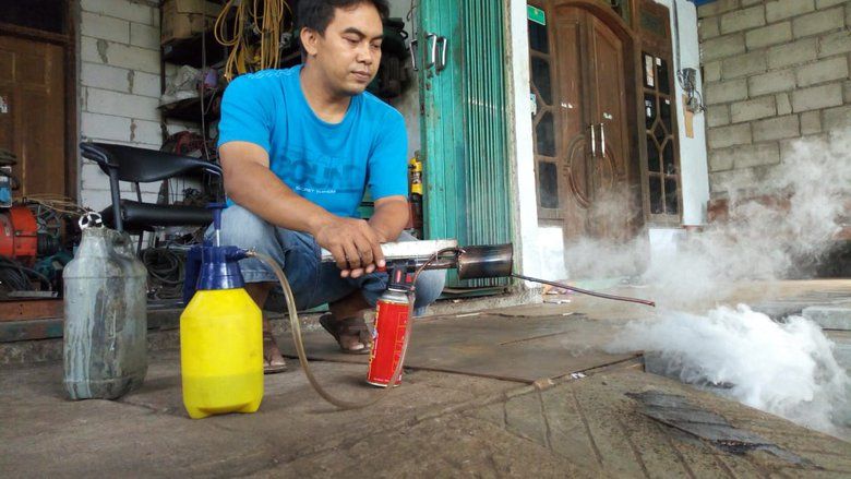 Warga Ponorogo Sulap Barang Bekas jadi Alat Fogging