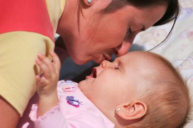 Amankah Menyedot Ingus Bayi dengan Mulut?, Ini Penjelasannya