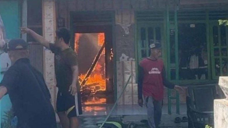 Rumah Ketua RT di Mojokerto Ludes Terbakar Saat Ditinggal Beli Rokok