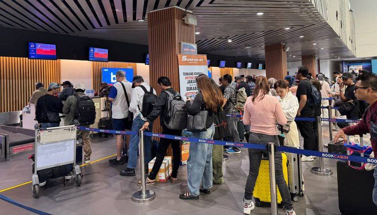 Dampak Erupsi Anak Gunung Krakatau, 12 Penerbangan di Bandara Juanda Batal