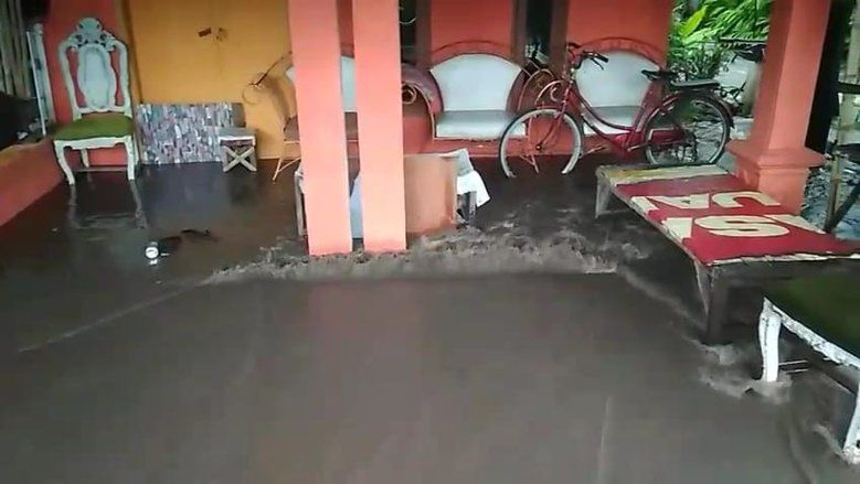 Sungai Meluap di Kutorejo Mojokerto, Rumah Warga dan Jalan Tergenang Jelang Lebaran
