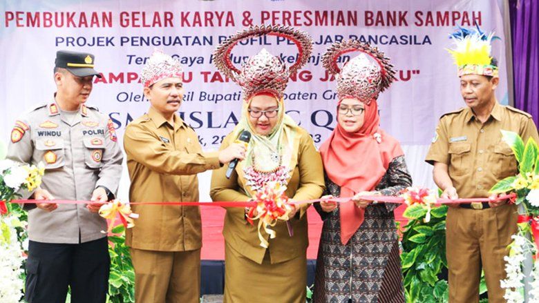 Wujudkan <em>Zero Waste</em>, SMP Islamic Qon Gelar Karya dan Resmikan Bank Sampah