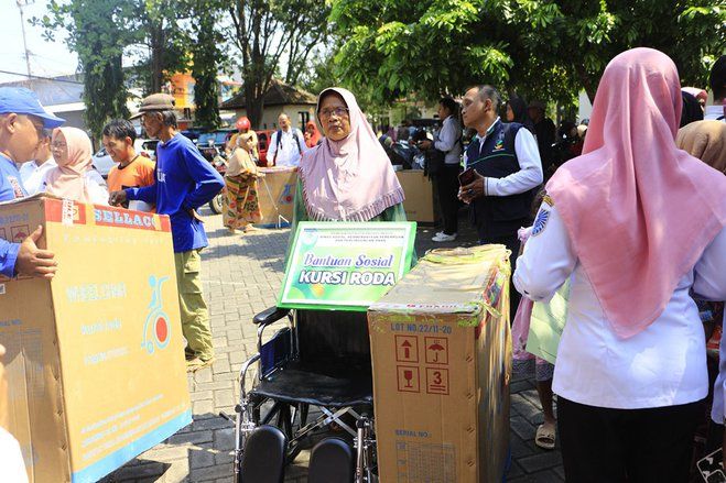 Difabel, Lansia dan Warga Tidak Mampu di Kota Probolinggo Mendapat Bantuan Sosial