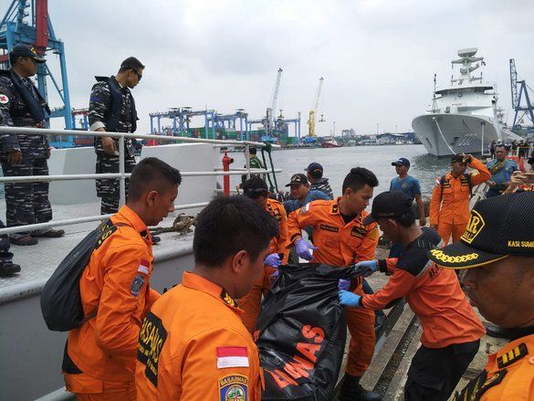 Basarnas Kerahkan Empat Kapal Cari Korban